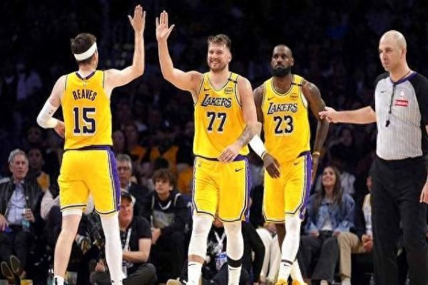 Tin lớn! The Lakers Buzzer đ